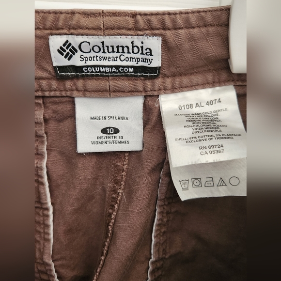 (10) Women's Columbia Shorts - Picture 3 of 7